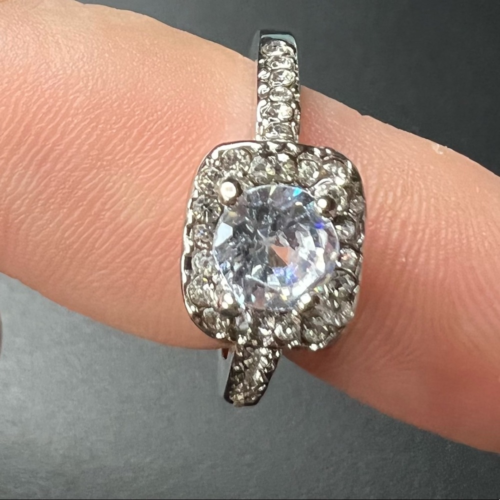 Fashion Jewelry Silver and Clear Crystal Ring